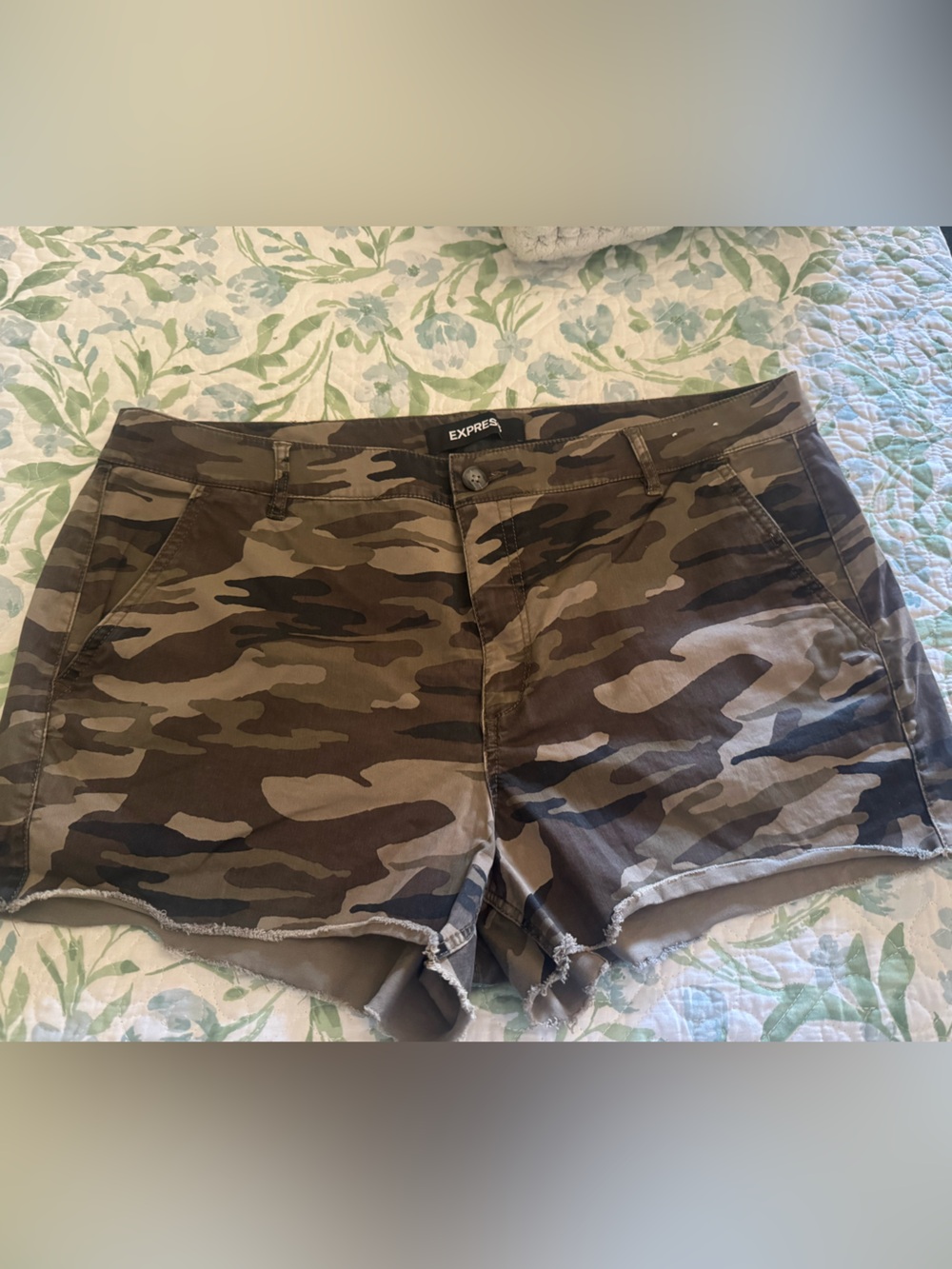 Express Women's Camo Cutoff Shorts - Green/Brown Camo
